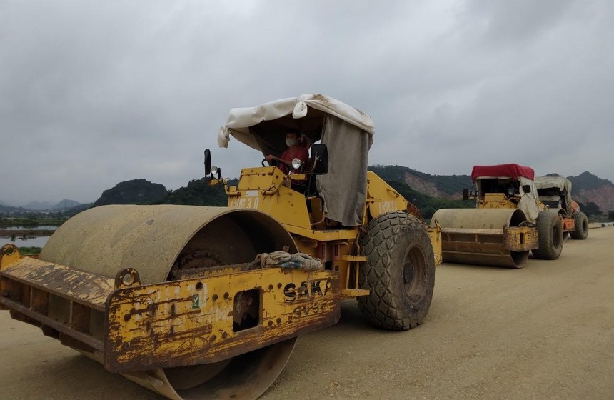 Thi công cao tốc Bắc - Nam đoạn Mai Sơn - Quốc lộ 45.