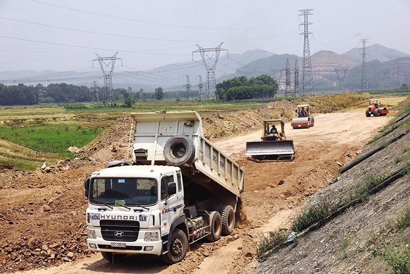 Có tới 42/51 bộ, cơ quan trung ương và 21/63 địa phương có tỷ lệ giải ngân dưới mức trung bình của cả nước (39,15%). Ảnh: Đức Thanh