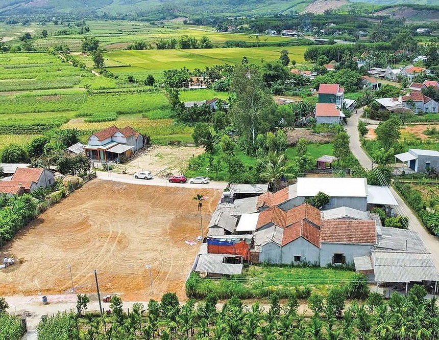 Ào ạt phân lô, bán nền đang phá vỡ cảnh yên bình ở nhiều vùng quê tại tỉnh Quảng Ngãi. Ảnh: Thanh Chung