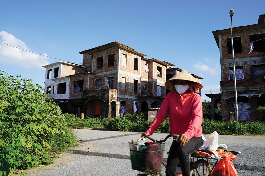 Thị trường bất động sản không thuận lợi ảnh hưởng lớn tới việc xử lý nợ xấu của các ngân hàng. Ảnh: Dũng Minh 