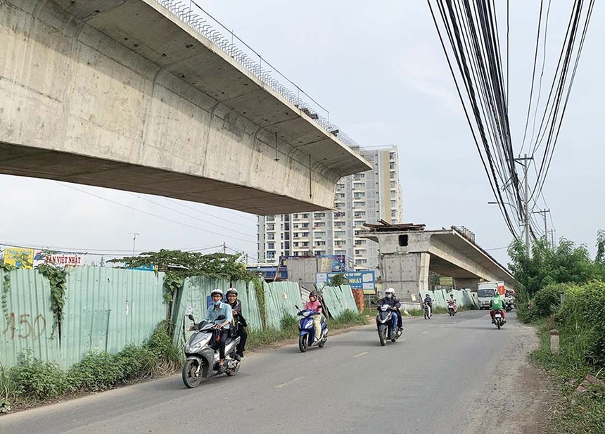 Dự án cầu Nam Lý chậm giải ngân do vướng giải phóng mặt bằng nên nhiều năm làm vẫn chưa xong.