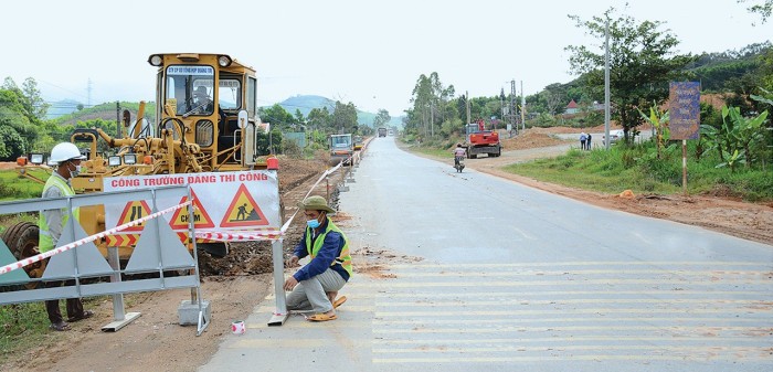 Nhiều nhà thầu đã chưa thể hiện sự chuyên nghiệp trong quá trình thi công Dự án Tăng cường kết nối giao thông khu vực Tây Nguyên.