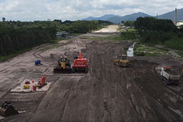 Thi công dự án đường cao tốc Biên Hòa - Vũng Tàu đoạn qua tỉnh Bà Rịa - Vũng Tàu