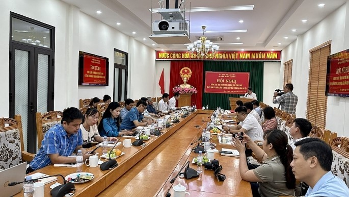 Lãnh đạo UBND huyện Bình Xuyên thông tin về kết quả triển khai xây dựng Làng văn hóa kiểu mẫu