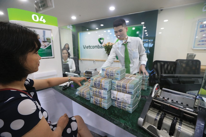 Tại Vietcombank, cho vay mua nhà áp dụng lãi suất giai đoạn đầu 7,5%/năm, sau đó dao động quanh mốc 10,5%/năm