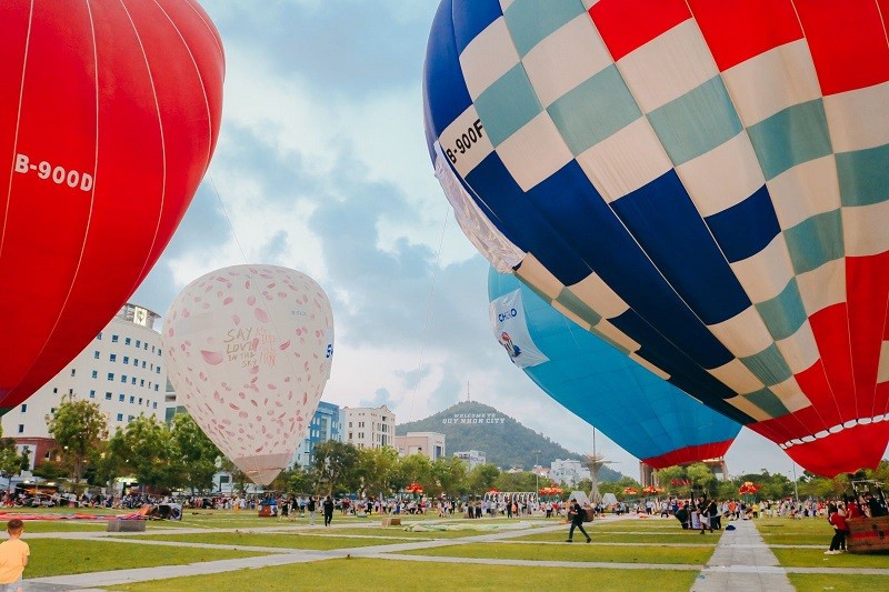 Công ty cổ phần Bình Định F1 và các doanh nghiệp lữ hành ký kết hợp tác tại hội nghị. Nguồn: Trung tâm Xúc tiến Du lịch tỉnh Bình Định.