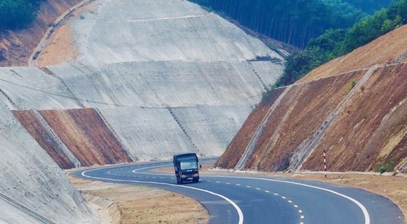 Một đoạn cao tốc Cam Lộ - La Sơn.