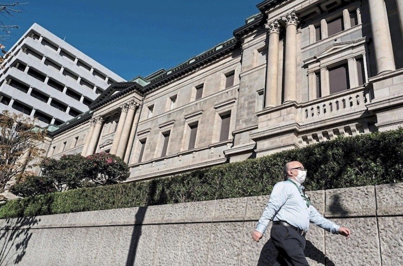Bên ngoài trụ sở Ngân hàng Trung ương Nhật Bản ở thủ đô Tokyo. Ảnh: AFP