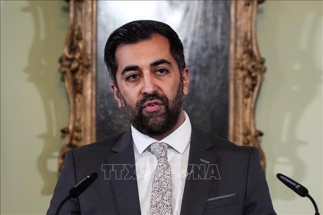 Thủ hiến vùng Scotland Humza Yousaf tuyên bố từ chức trong cuộc họp báo ở Edinburgh, ngày 29/4/2024. Ảnh: AFP/TTXVN