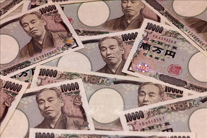 Đồng tiền mệnh giá 10.000 yen của Nhật Bản. Ảnh tư liệu: AFP/TTXVN