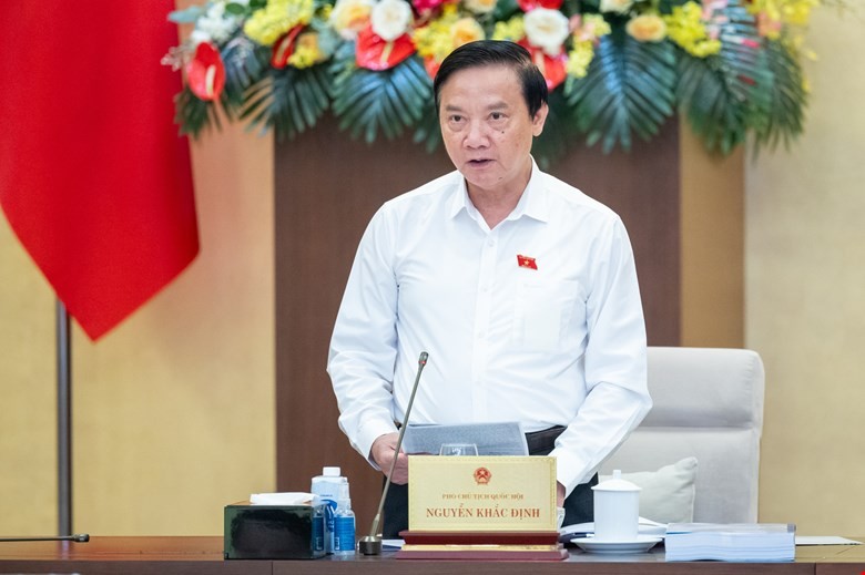  Phó chủ tịch Quốc hội Nguyễn Khắc Định phát biểu tại phiên họp.