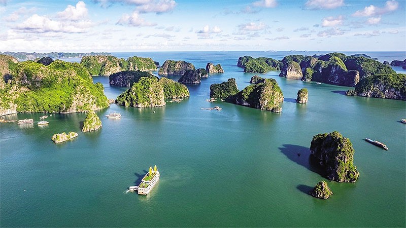 Quần đảo Cát Bà thuộc huyện Cát Hải (TP. Hải Phòng) gồm hàng trăm hòn đảo lớn nhỏ