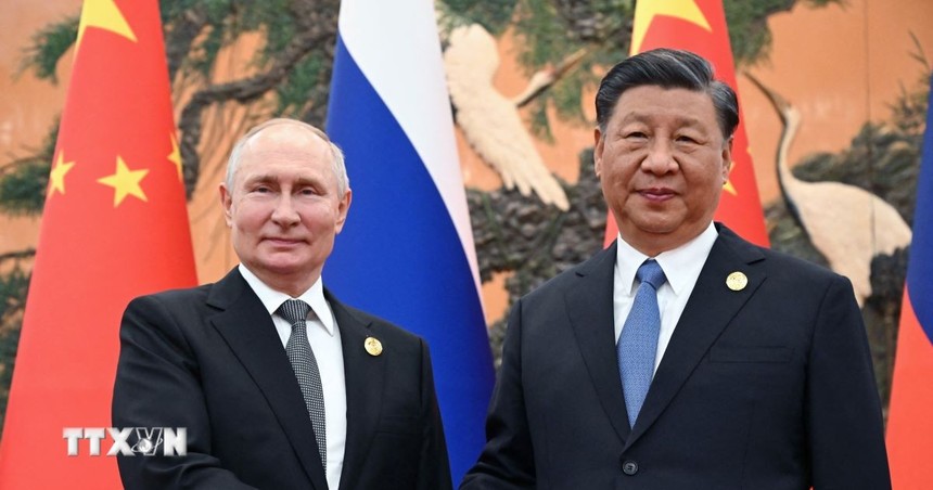 Chủ tịch Trung Quốc Tập Cận Bình (phải) và Tổng thống Nga Vladimir Putin tại cuộc hội đàm ở Bắc Kinh, Trung Quốc, ngày 18/10/2023. (Ảnh: AFP/TTXVN) 