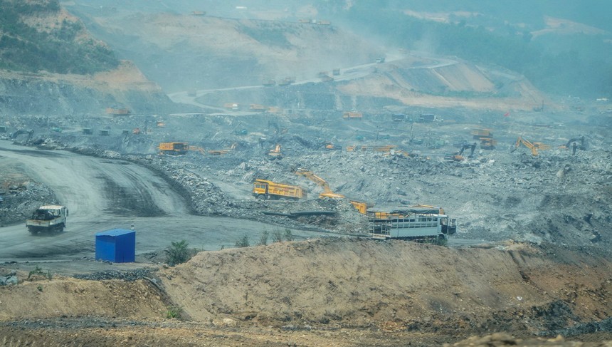 Mỏ than đá Kaleum, tỉnh Sê Kong (Lào), một trong những mỏ than có trữ lượng lớn được khai thác và vận chuyển về Việt Nam qua cửa khẩu La Lay.