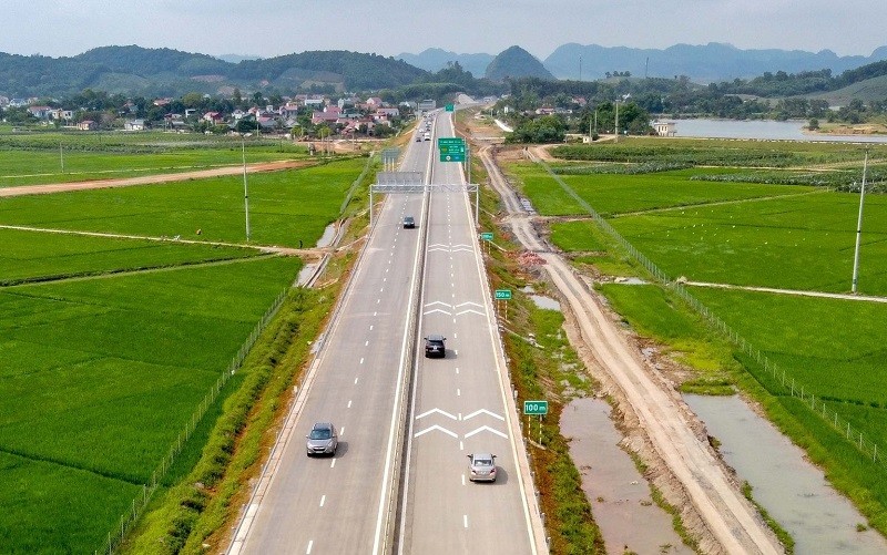 Một đoạn cao tốc Bắc - Nam, đoạn Mai Sơn - Quốc lộ 45.