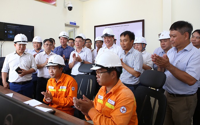 Lãnh đạo EVN, EVNNPT và các đơn vị liên quan chứng kiến thời khắc đóng điện Đường dây 500kV Thanh Hóa - Nam Định 