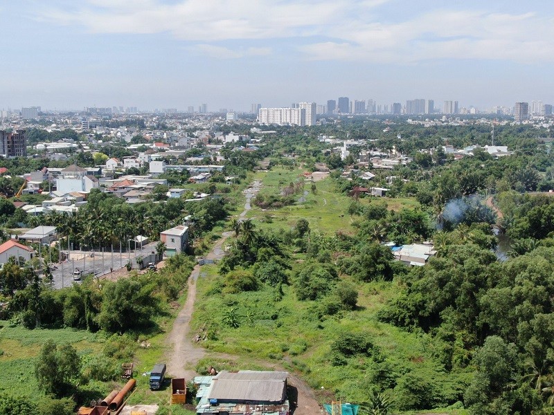 Đoạn 2,7 km Vành đai 2, TP.HCM từ đường Phạm Văn Đồng đến nút giao Gò Dưa bỏ hoang suốt nhiều năm - Ảnh: Lê Minh 