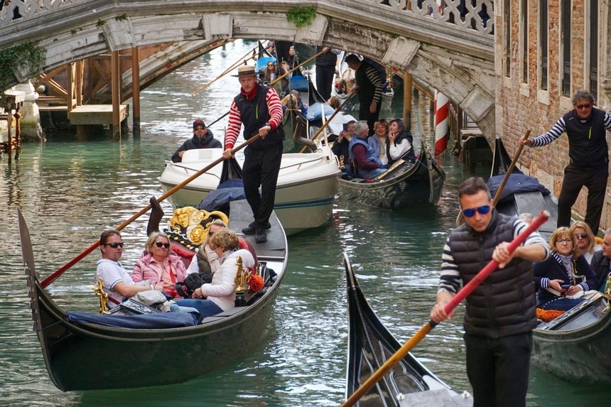 Từ 1/8, Venice giới hạn số lượng thành viên trong mỗi đoàn du lịch chỉ được tối đa 25 người. Ảnh: Getty