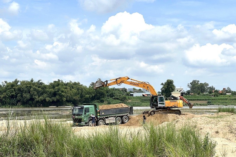 Chủ tịch Quảng Ngãi yêu cầu khẩn trương tổ chức đấu giá các mỏ cát 