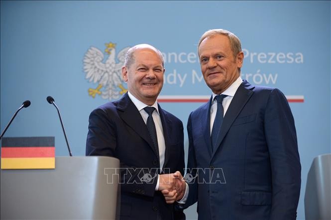 Thủ tướng Đức Olaf Scholz (trái) trong cuộc họp báo với người đồng nhiệm Ba Lan Donald Tusk tại Warsaw ngày 2/7/2024. Ảnh: PAP/TTXVN