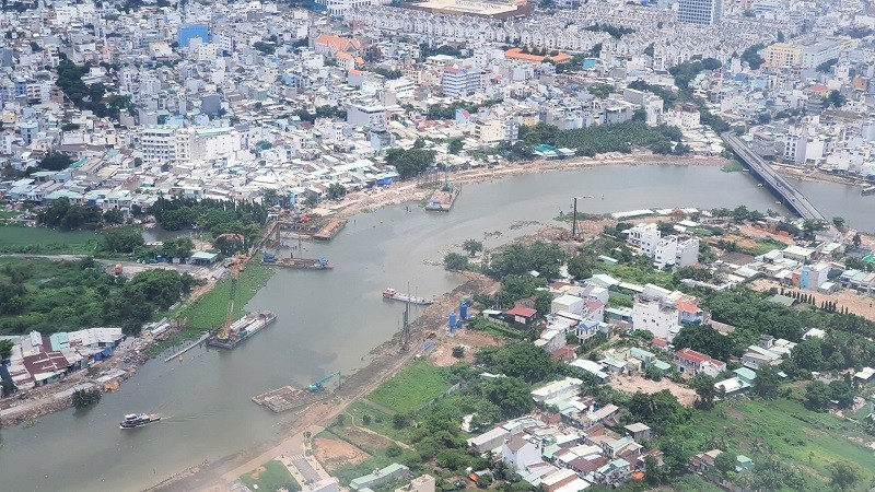 Thi công cải tạo kênh Tham Lương - Bến Cát - rạch Nước Lên đoạn qua quận Gò Vấp, TP.HCM - Ảnh: Lê Toàn 