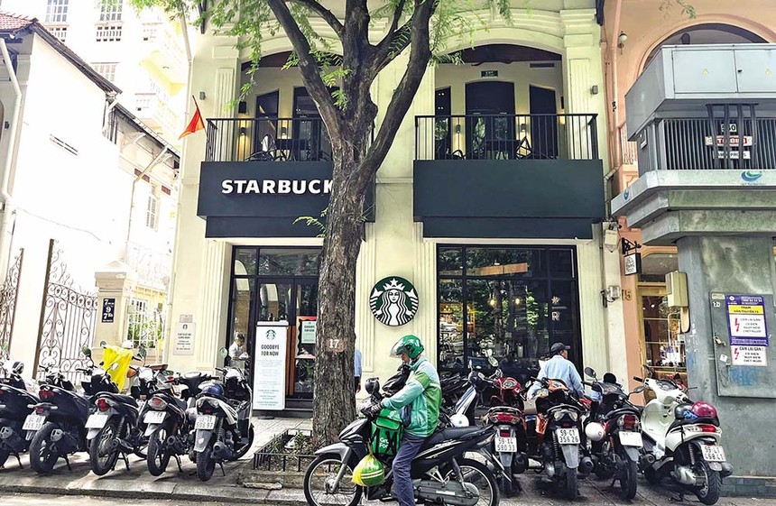 Với mức giá thuê 700 triệu đồng/tháng, Starbucks quyết định đóng cửa hàng vì chủ nhà đòi tăng tiền thuê thêm 50 triệu đồng. Ảnh: Gia Huy