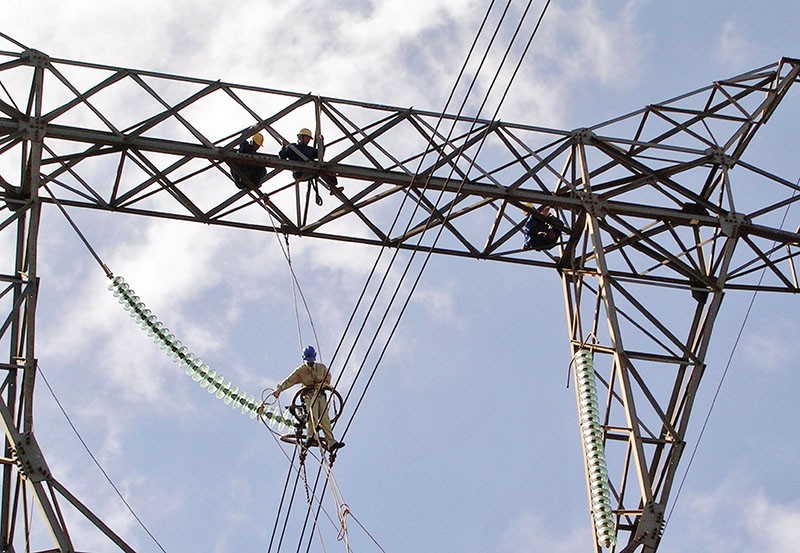 Nhà nước chỉ độc quyền các lưới điện cao áp, siêu cao áp (trên 35 kV trở lên), còn các đường dây mang tính liên kết sẽ thực hiện xã hội hóa