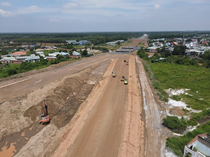 Thi đua bảo đảm mục tiêu cả nước có 3.000 km đường cao tốc vào cuối năm 2025