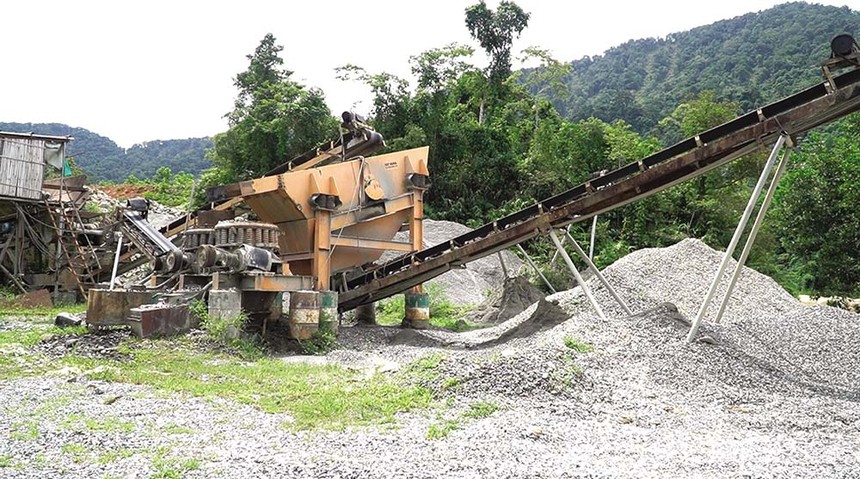 Công ty TNHH Minh Khang (nhà thầu dự án tuyến đường ĐH1) đang tự ý khai thác đá