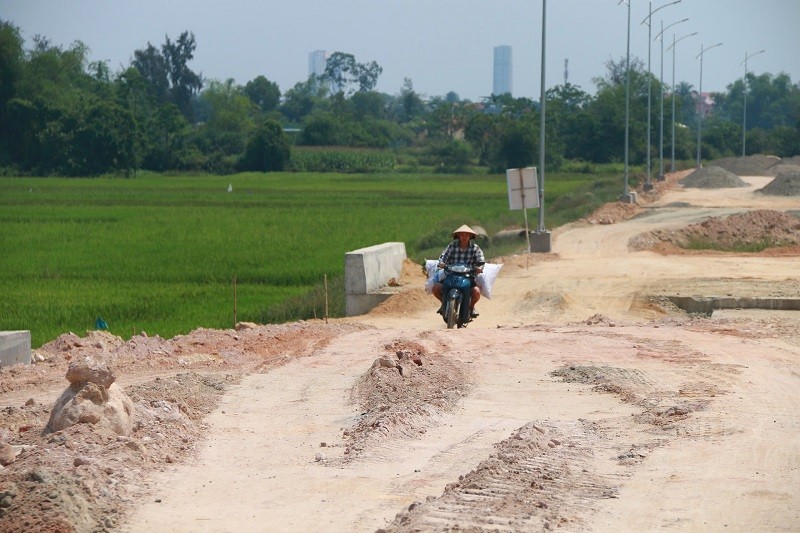 Dự án đường và cầu ĐH7 có tổng vốn đầu tư 228 tỷ đồng thi công dang dở.