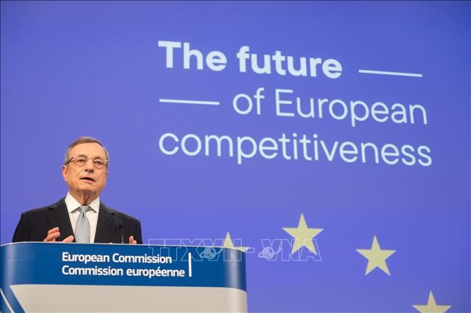 Cựu Chủ tịch Ngân hàng Trung ương châu Âu (ECB) Mario Draghi phát biểu trong cuộc họp báo tại Brussels, Bỉ ngày 9/9/2024. Ảnh: THX/TTXVN