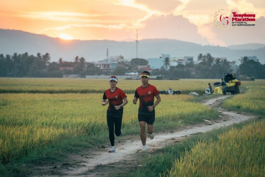 Gần 1,200 vận động viên tham dự giải chạy