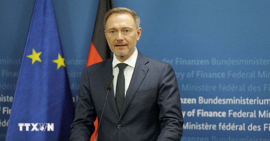 Ông Christian Lindner phát biểu trong một cuộc họp báo ở Berlin. (Ảnh: AFP/TTXVN)