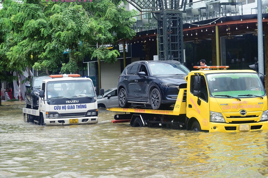 Rất nhiều ô tô bị ngập nước do lũ lụt nghiêm trọng tại các tỉnh phía Bắc hồi tháng 9/2024