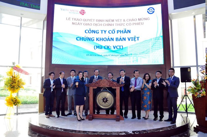 Cổ phiếu Chứng khoán Bản Việt (VCI) tăng kịch trần trong phiên chào sàn