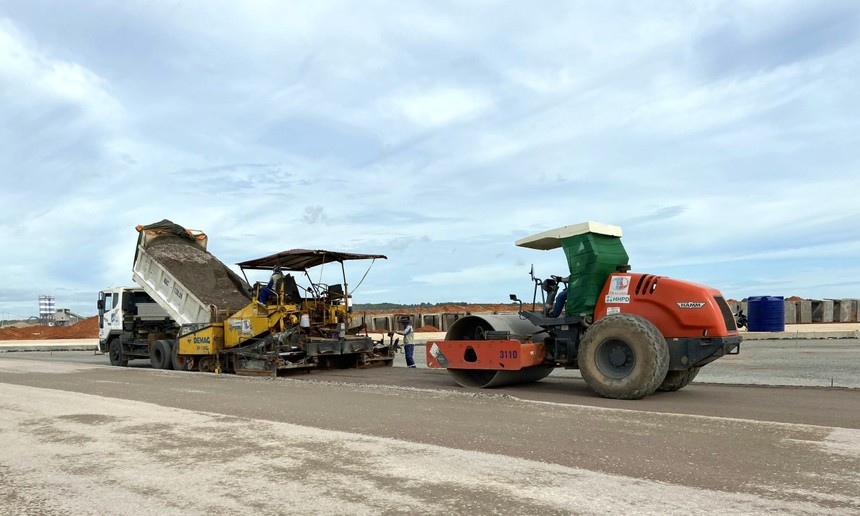 Tracodi thi công đường lăn sân bay Phan Thiết