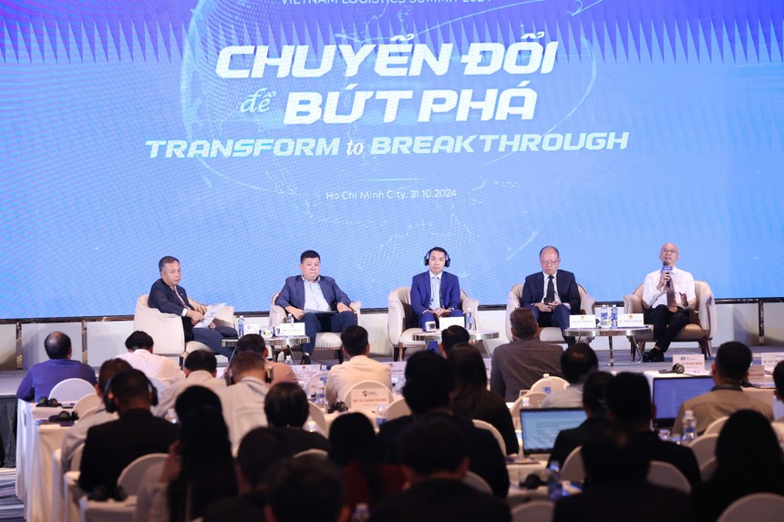 Các diễn giả tham gia phiên thảo luận số 1 của Hội nghị Logistics lần thứ 2 năm 2024 (Ảnh: Lê Toàn)