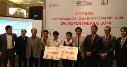 Swing for the Kids thu hút hơn 1 tỷ đồng cho học sinh nghèo vượt khó học giỏi