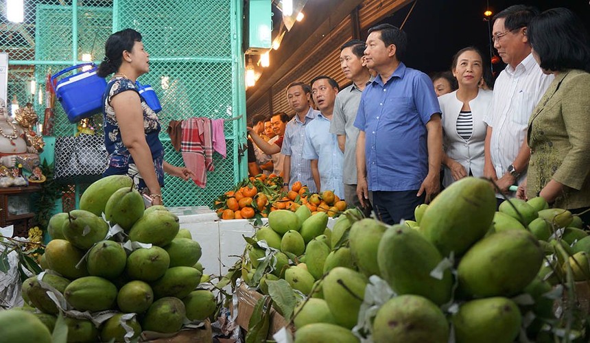 Bí thư Thăng thị sát chợ đầu mối nông sản Thủ Đức 