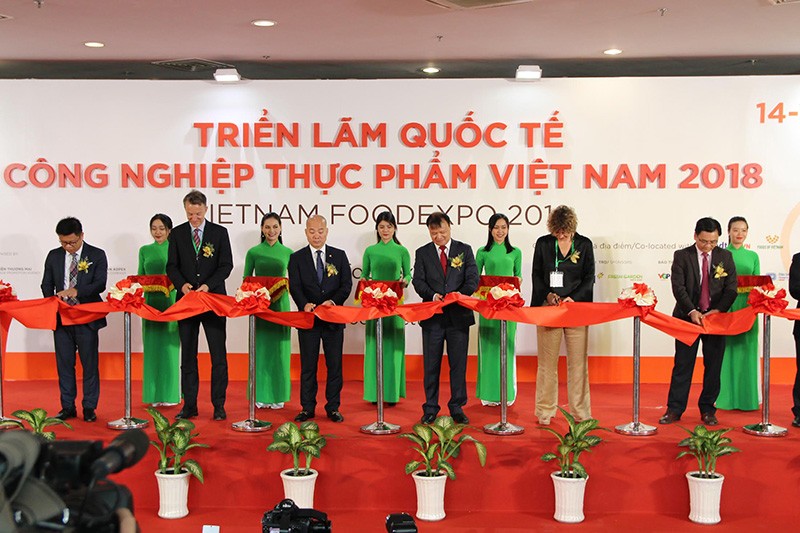 Cắt băng khai mạc Triển lãm Vietnam Foodexpo 2018.