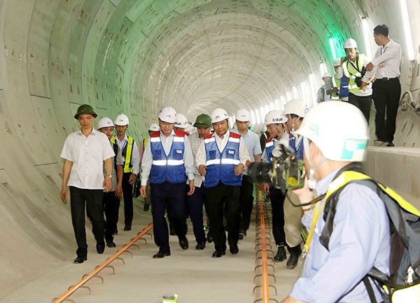 Thị sát tuyết Metro số 1 của TP.HCM: Thủ tướng chỉ đạo phải vận hành vào năm 2021