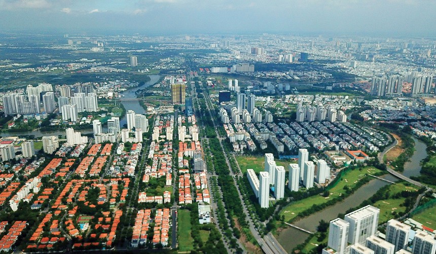 Hàng trăm nghìn tỷ đồng đang được đầu tư vào khu Nam TP.HCM đã khiến cho nhiều 
nhà đầu tư kỳ vọng bất động sản khu vực này sẽ lấy lại được vị thế. Ảnh: Lê Toàn