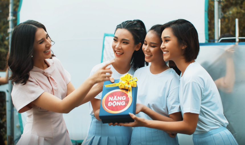 Sản phẩm ngân hàng được Miss Universe Việt Nam 2019 tung thành MV 
