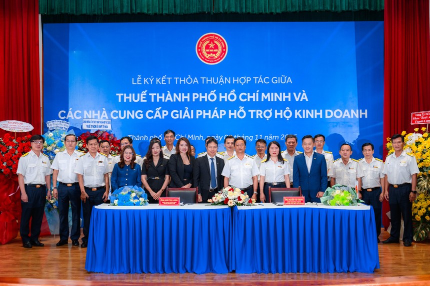 Ngân hàng đầu tiên ký kết hợp tác với Cục Thuế TP.HCM hỗ trợ hộ kinh doanh chuyển đổi