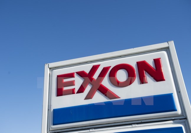 Biểu tượng của Tập đoàn dầu khí Mỹ ExxonMobil tại Woodbridge, bang Virginia. (Nguồn: AFP/TTXVN)