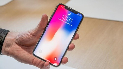 iPhone X mang lại không ít tiền cho Samsung.