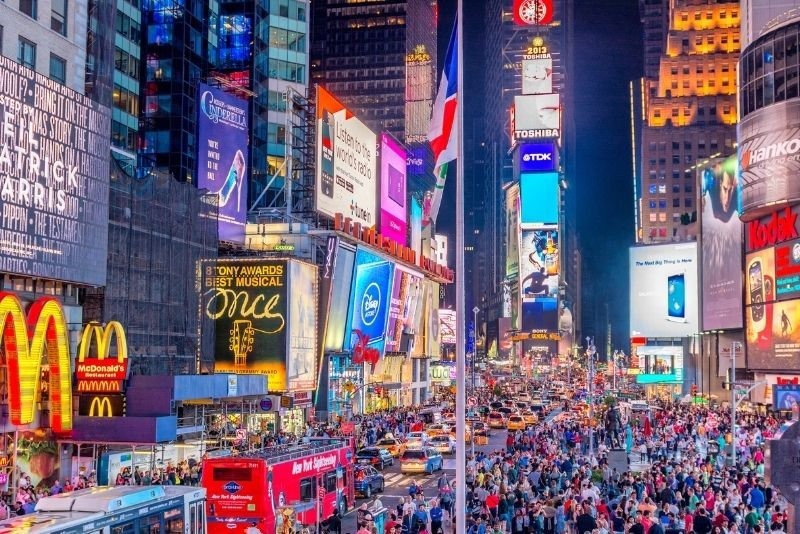 Một góc Quảng trường Thời Đại tại New York – thành phố sôi động bậc nhất thế giới.