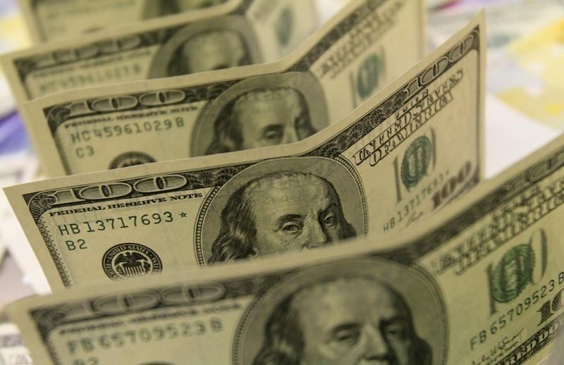 Đồng USD bất ngờ giảm giá, giới đầu tư "ngại" Fed hành động sớm