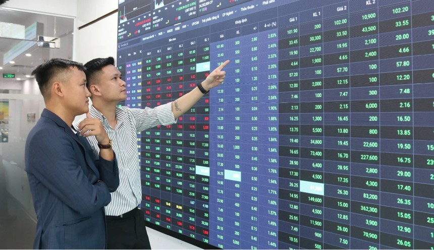 Lighthouse Capital: VN-Index lùi về 1.600 điểm, định giá thị trường đã về vùng hợp lý