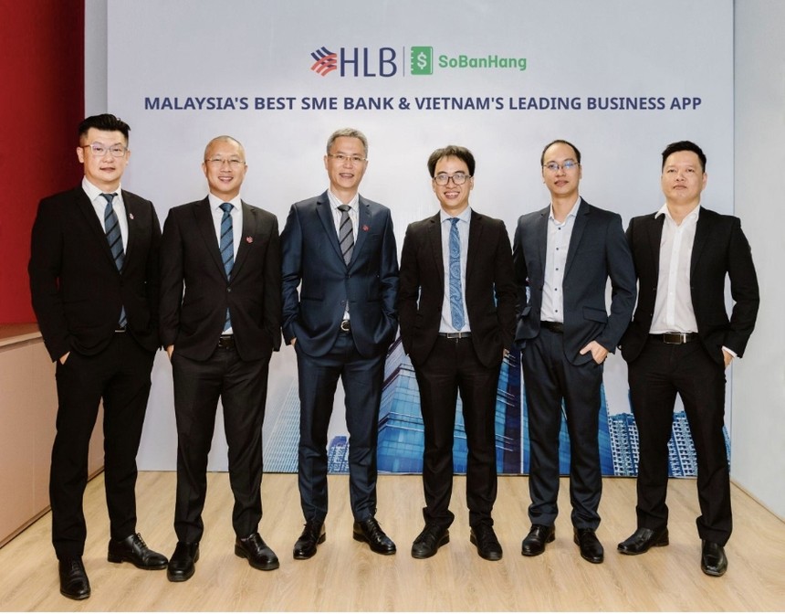 Ngày 13/10, Ngân hàng Hong Leong (HLB) chính thức ký kết hợp tác chiến lược với Sổ Bán Hàng nhằm hỗ trợ các hộ kinh doanh và doanh nghiệp nhỏ và vừa (MSME) vận hành hiệu quả hơn.
